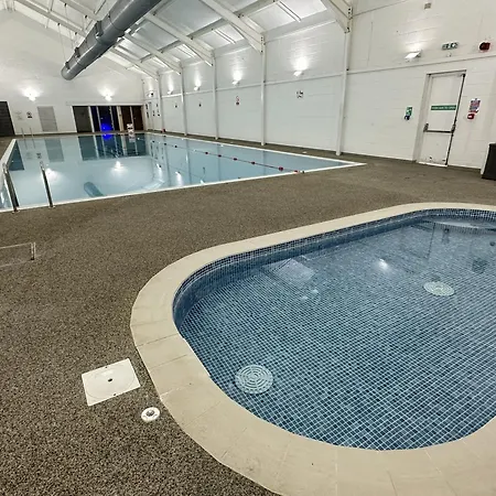 Paddys Corner - Part Of The The Bay Village With Pool, Gym And Direct Access, Pub, Restaurant, Tennis And Meadows Walks Vakantiehuis