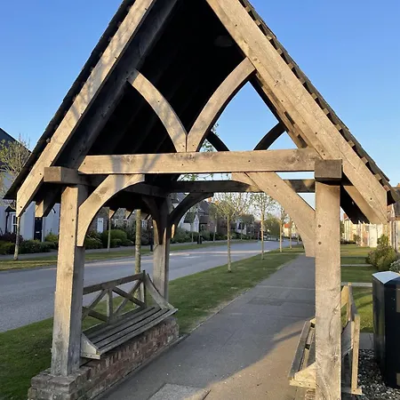 Paddys Corner - Part Of The The Bay Village With Pool, Gym And Direct Access, Pub, Restaurant, Tennis And Meadows Walks *