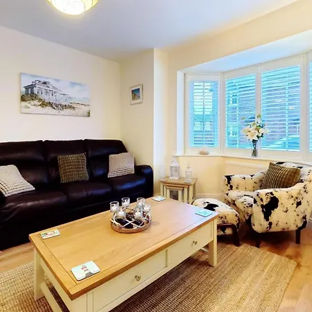 Paddys Corner - Part Of The The Bay Village With Pool, Gym And Direct Access, Pub, Restaurant, Tennis And Meadows Walks Vakantiehuis