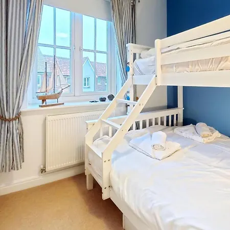 Paddys Corner - Part Of The The Bay Village With Pool, Gym And Direct Access, Pub, Restaurant, Tennis And Meadows Walks