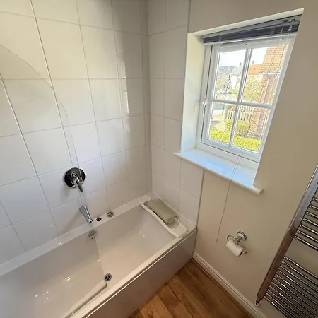 Paddys Corner - Part Of The The Bay Village With Pool, Gym And Direct Access, Pub, Restaurant, Tennis And Meadows Walks