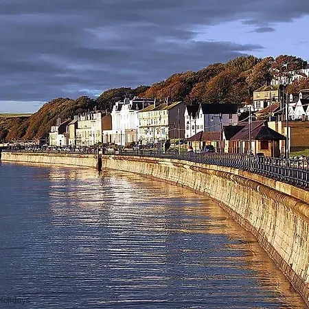 Semesterbostad Paddys Corner - Part Of The The Bay Village With Pool, Gym And Direct Access, Pub, Restaurant, Tennis And Meadows Walks Filey