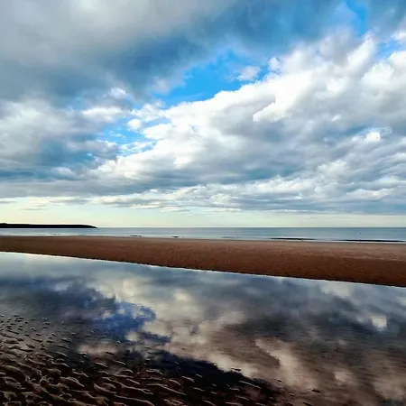 Paddys Corner - Part Of The The Bay Village With Pool, Gym And Direct Access, Pub, Restaurant, Tennis And Meadows Walks *