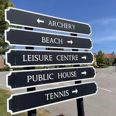 Semesterbostad Paddys Corner - Part Of The The Bay Village With Pool, Gym And Direct Access, Pub, Restaurant, Tennis And Meadows Walks