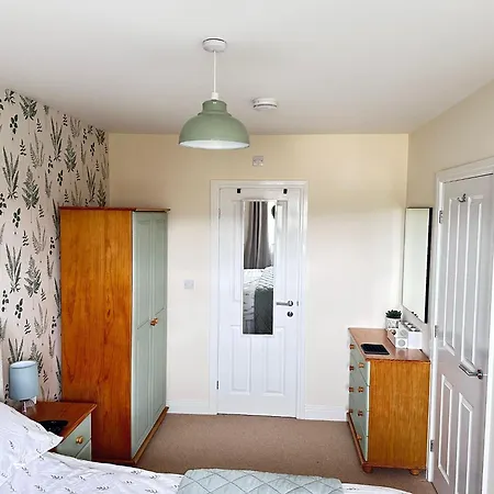 Feriehus Paddys Corner - Part Of The The Bay Village With Pool, Gym And Direct Access, Pub, Restaurant, Tennis And Meadows Walks *